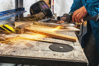 adam değirmeni metal bir açı değirmeni 