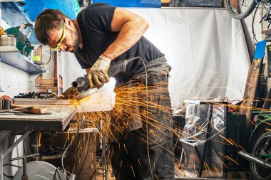 adam bir metal kaynak makinası bira