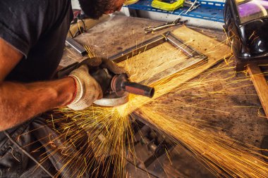  adam kaynak makinesi bir metal kaynak