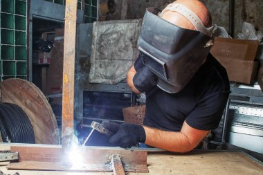 adam bir metal kaynak makinası bira