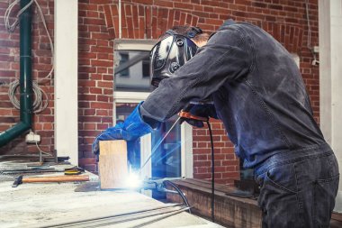 adam bir metal kaynak kaynak 