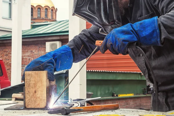 adam bir metal kaynak kaynak 