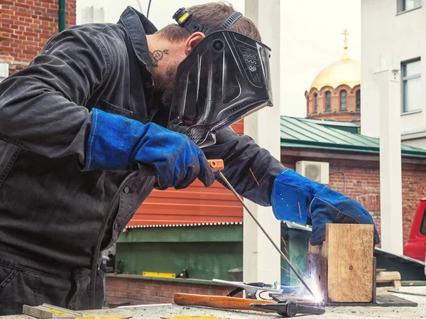 adam bir metal kaynak kaynak 