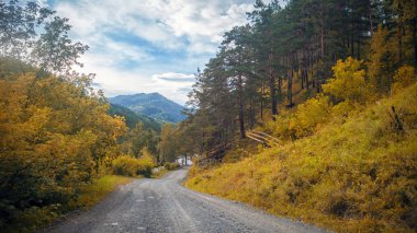 Dağ manzarası ve Otoban