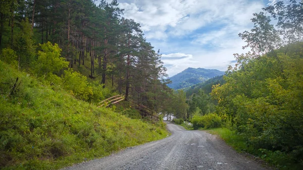 Dağ manzarası ve Otoban