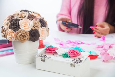 kadın yapma yapay gül 