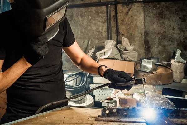 成年男子焊机 — 图库照片