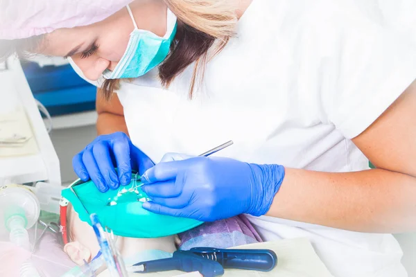 歯科医歯の治療 — ストック写真