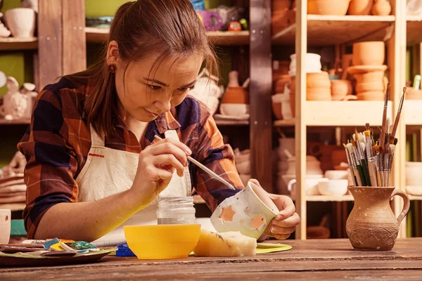 Close-up of a young potter — Stock Photo, Image