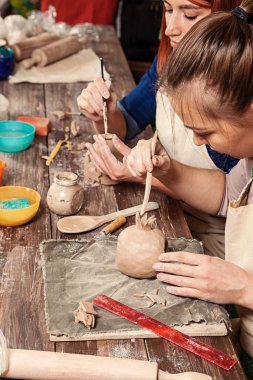 kadın potter öğretir