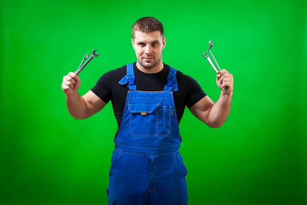 Trabalhador Construção Masculino Cabelos Escuros Uma Camiseta Preta Construção Azul — Fotografia de Stock