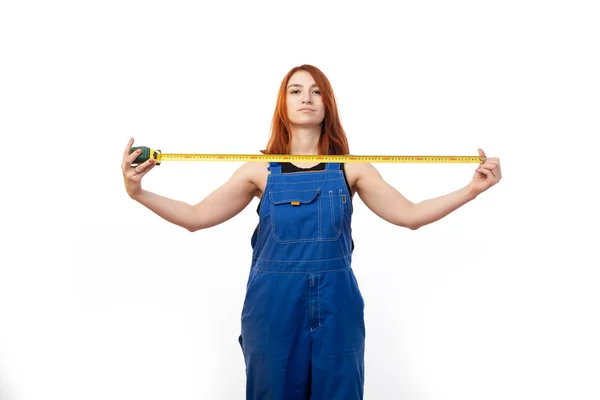 Uma Jovem Cabelos Vermelhos Uma Camiseta Preta Construção Azul Geral — Fotografia de Stock