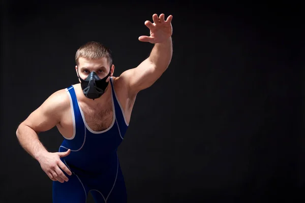 Genç Bir Esmer Adam Greko Romen Güreş Mavi Bir Tayt — Stok fotoğraf