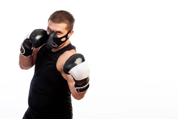 Jovem Desportivo Olhos Azuis Homem Esportes Camiseta Preta Vestindo Luvas — Fotografia de Stock