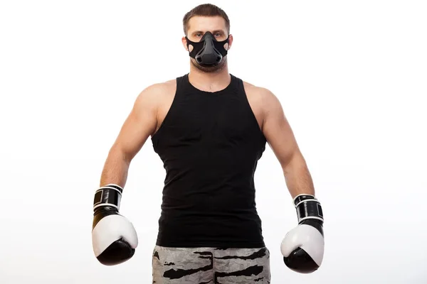 Sportovní Modrooký Mladík Sportovní Černé Tričko Nosí Boxerské Rukavice Maska — Stock fotografie