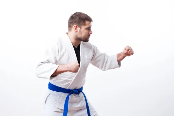 Een Jonge Atletische Man Een Vechter Een Witte Kimono Voor — Stockfoto