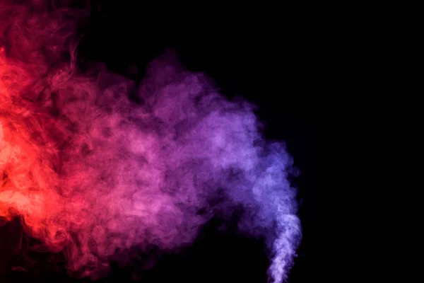 紫色的烟雾 红色和橙色的颜色在黑色的孤立背景 背景从烟雾的 Vape — 图库照片