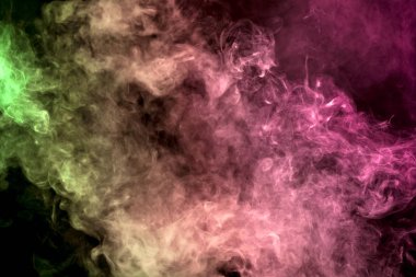 Yeşil siyah yalıtılmış zemin kalın renkli duman. Arka plandan vape duman