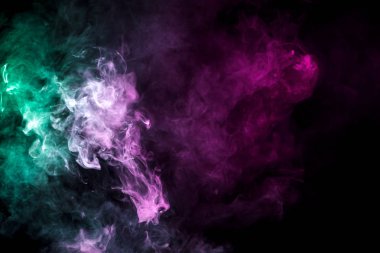 Yoğun çok renkli duman pembe, yeşil siyah yalıtılmış zemin. Arka planını duman vape