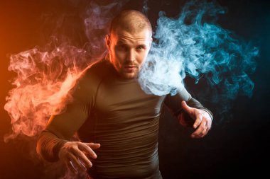 duman karşı poz atlet