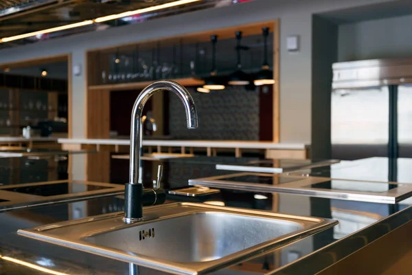 Beautiful Mettalic Sink Modern Kitchen — Stock Photo, Image
