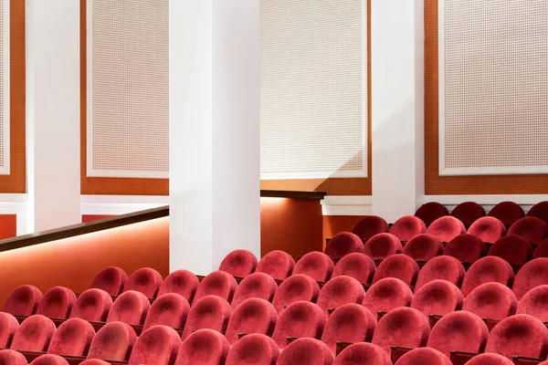 Vista Desde Las Escaleras Filas Cómodas Sillas Rojas Teatro Cine — Foto de Stock