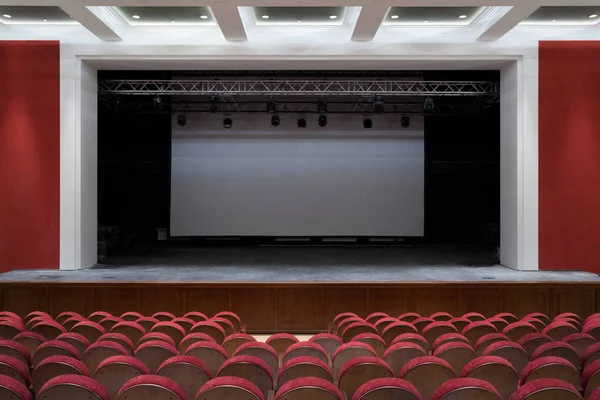 Sala Concertos Teatro Com Cadeiras Novas Vermelhas Interior Salão Teatro — Fotografia de Stock