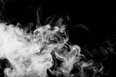 beyaz izole bir siyah duman 