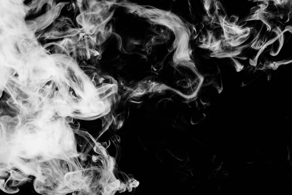 Vit rök på en svart isolerade — Stockfoto