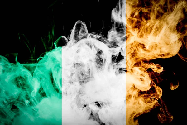 Bandera Nacional Irlanda Humo Color Grueso Sobre Fondo Negro Aislado — Foto de Stock