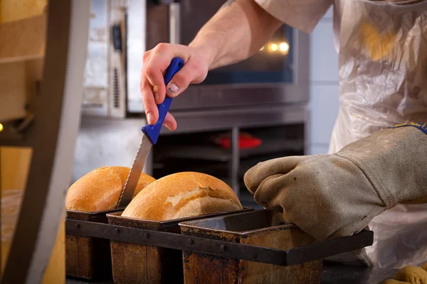 Panadero al horno pan fresco — Foto de Stock