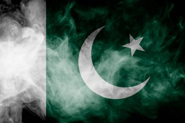 Pakistan ulusal bayrak üzerinden kalın siyah bir izole arka plan üzerinde duman renkli