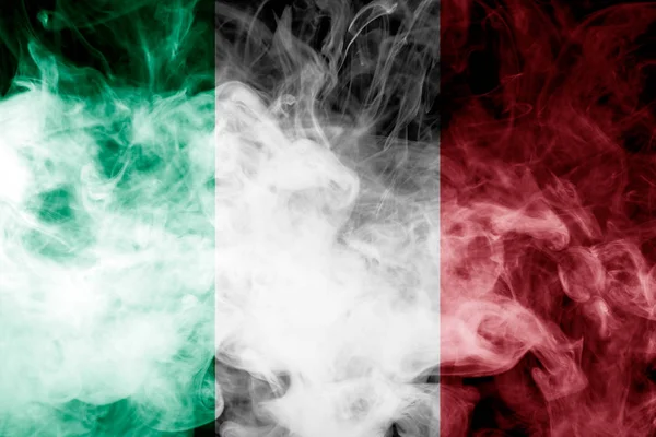 Національний Прапор Італії Товстими Кольорові Диму Чорному Тлі Ізольовані — стокове фото