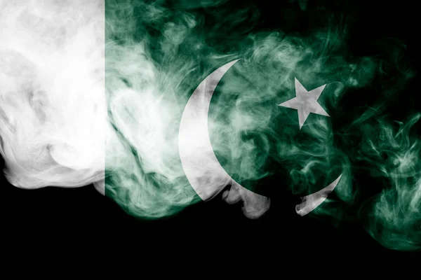 巴基斯坦国旗从厚颜色的烟雾在黑色孤立的背景 — 图库照片