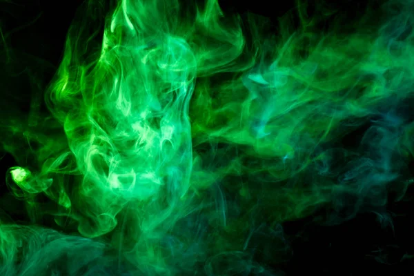 Humo Color Verde Grueso Sobre Fondo Negro Aislado Antecedentes Del —  Fotos de Stock