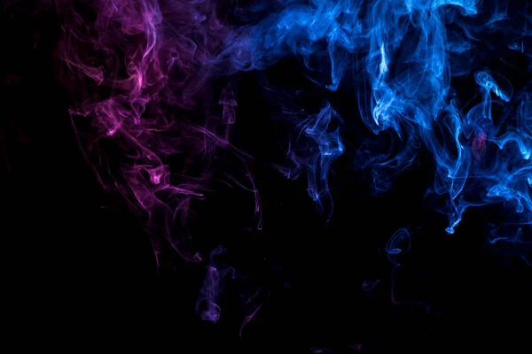 Fumo Denso Multicolore Colori Blu Viola Uno Sfondo Isolato Nero — Foto Stock