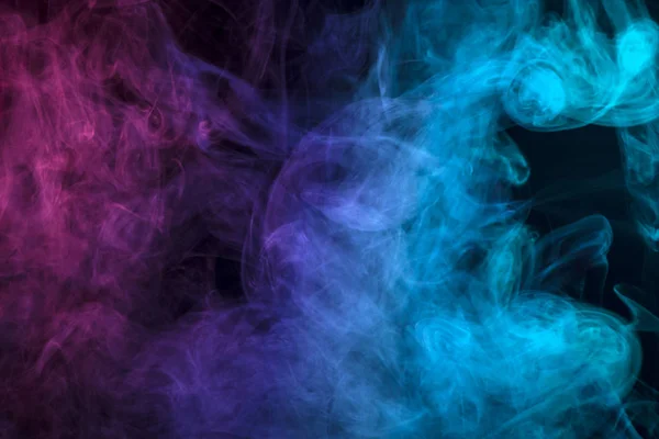 Fumo Rosa Azul Roxo Fundo Preto — Fotografia de Stock