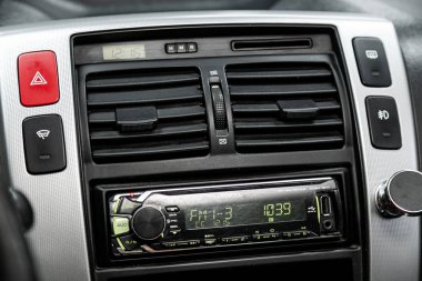 Novosibirsk, Rusya 29 Eylül 2019: Hyundai Tucson, Otomobil kontrol paneli ses oynatıcı ve diğer cihazlar 