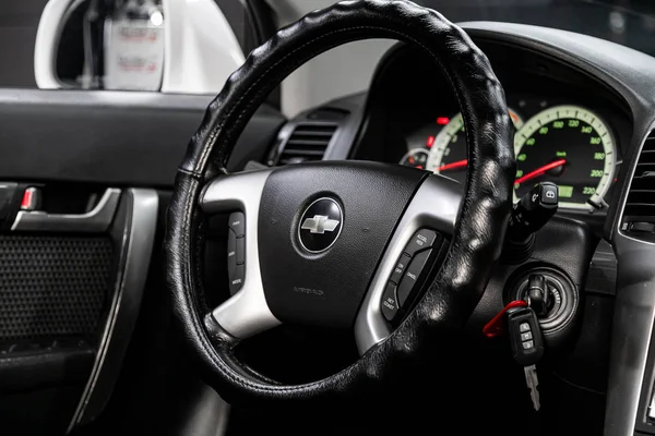 2019年9月29日 俄罗斯Novosibirsk Chevrolet Captiva Black Luxury Car Interior 仪表盘 方向盘 — 图库照片