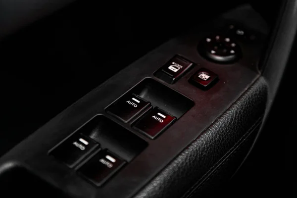 2019年9月29日 俄罗斯Novosibirsk Kia Sorento 新款现代汽车门控面板的关闭 扶手休息与窗口控制面板 门锁按钮 和镜像控制 — 图库照片