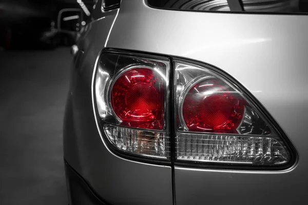 Zárja Egyik Led Piros Hátsó Lámpa Modern Ezüst Keresztezett Autó — Stock Fotó