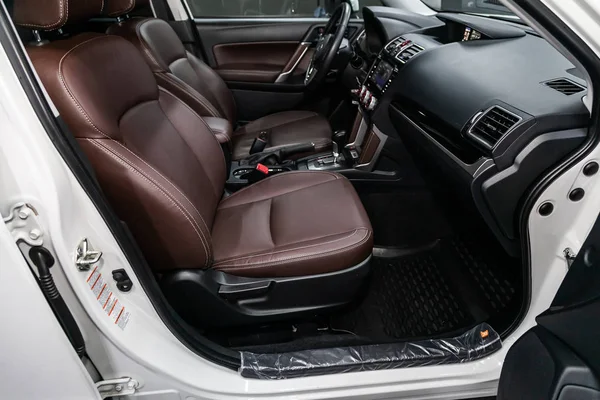 2019年9月18日 Subaru Forester Luxury Car Interior Steering Wheel Shift Lever — 图库照片