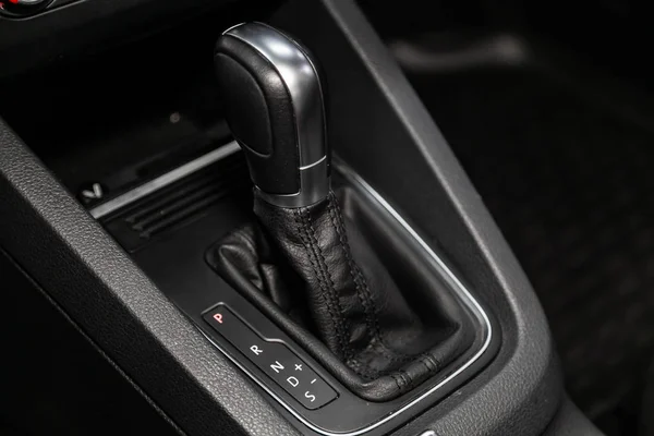 2019年9月18日 俄罗斯新锡尔斯克 Wolkswagen Jetta Gear Shift 汽车自动变速箱 汽车内部 — 图库照片