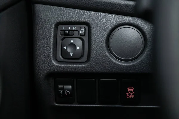 2019年10月10日 俄罗斯Novosibirsk Mitsubishi L200 Close Buttons Side Mirror Adjustment Buttons — 图库照片