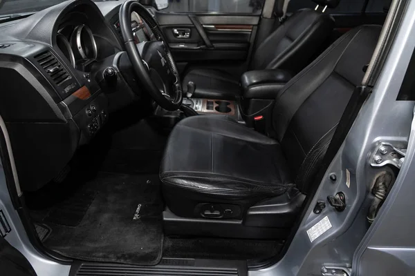 Novosibirsk Rússia Outubro 2019 Mitsubishi Pajero Carro Luxo Interior Volante — Fotografia de Stock