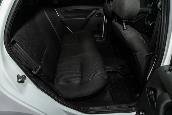 2019年10月9日 俄罗斯诺沃西比尔斯克 卡里纳 Lada Kalina 黑色后座的特写 系上安全带 现代汽车内部 — 图库照片