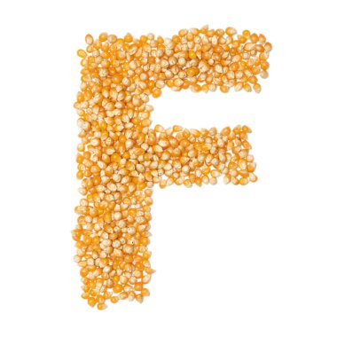 İngiliz alfabesinin F harfi sarı kuru mısırdan beyaz izole bir zemin üzerinde. Mısırdan yapılmış yemek deseni. Dükkanlar için parlak bir alfabe. Mısır lapası için mısır gevreği.