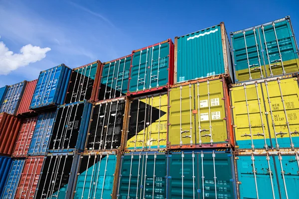 Nationale Vlag Van Bahames Een Groot Aantal Metalen Containers Voor — Stockfoto