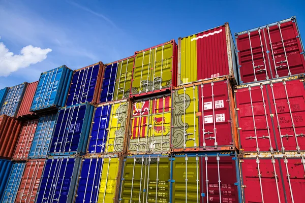 Nationale Vlag Van Andorra Een Groot Aantal Metalen Containers Voor — Stockfoto