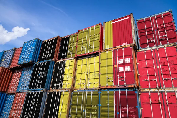 Nationale Vlag Van België Een Groot Aantal Metalen Containers Voor — Stockfoto